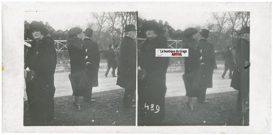 Scène de vie, Longchamp, Paris, plaque verre stéréoscopique, positif 8,5x17 cm