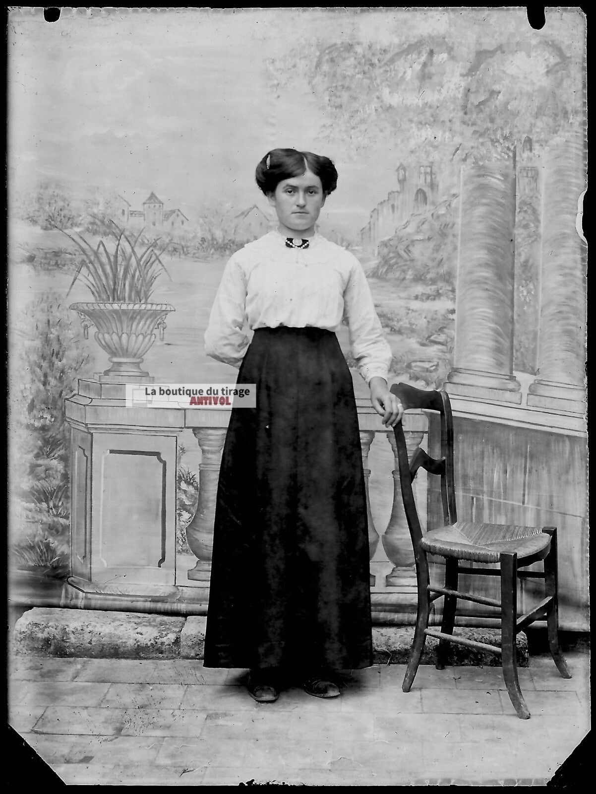 Plaque de verre photo ancienne négatif noir et blanc 9x12 cm femme robe vintage 