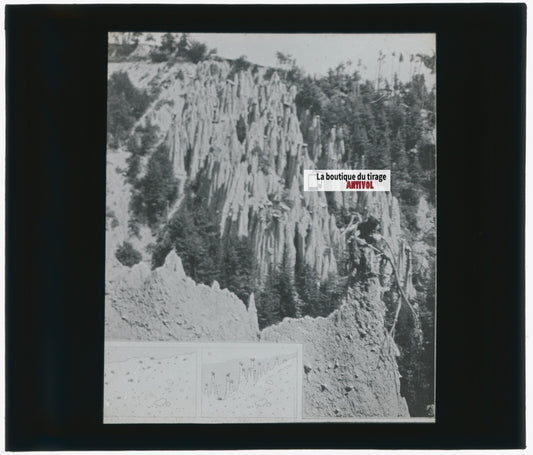 Cheminées de fée, paysage, photo plaque verre, noir & blanc, positif 8,5x10 cm