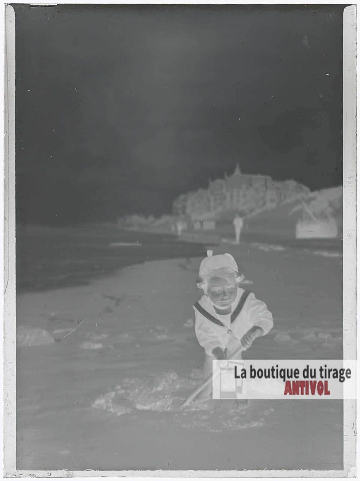 Jeune enfant, sable, Berck-Plage, plaque verre photo ancienne, négatif 9x12 cm