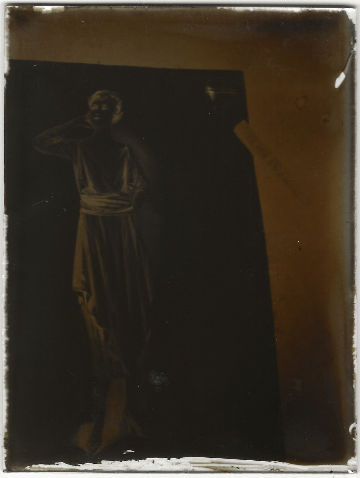 Dessin, mode, femme, plaque verre photo ancienne, négatif noir & blanc 9x12 cm