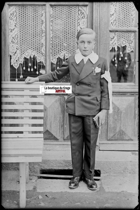 Communion, garçon, Plaque verre photo, négatif noir & blanc 10x15 cm France