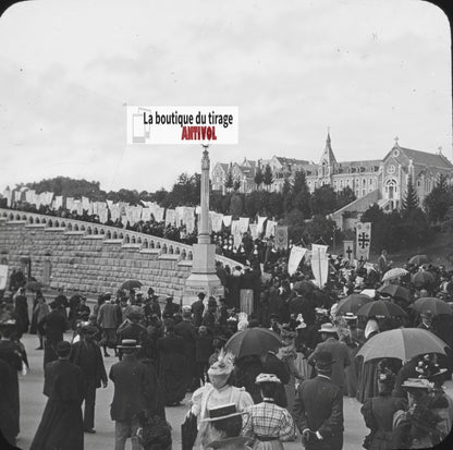 Miraculés, Lourdes, photo plaque verre, noir et blanc, positif 8,5x10 cm