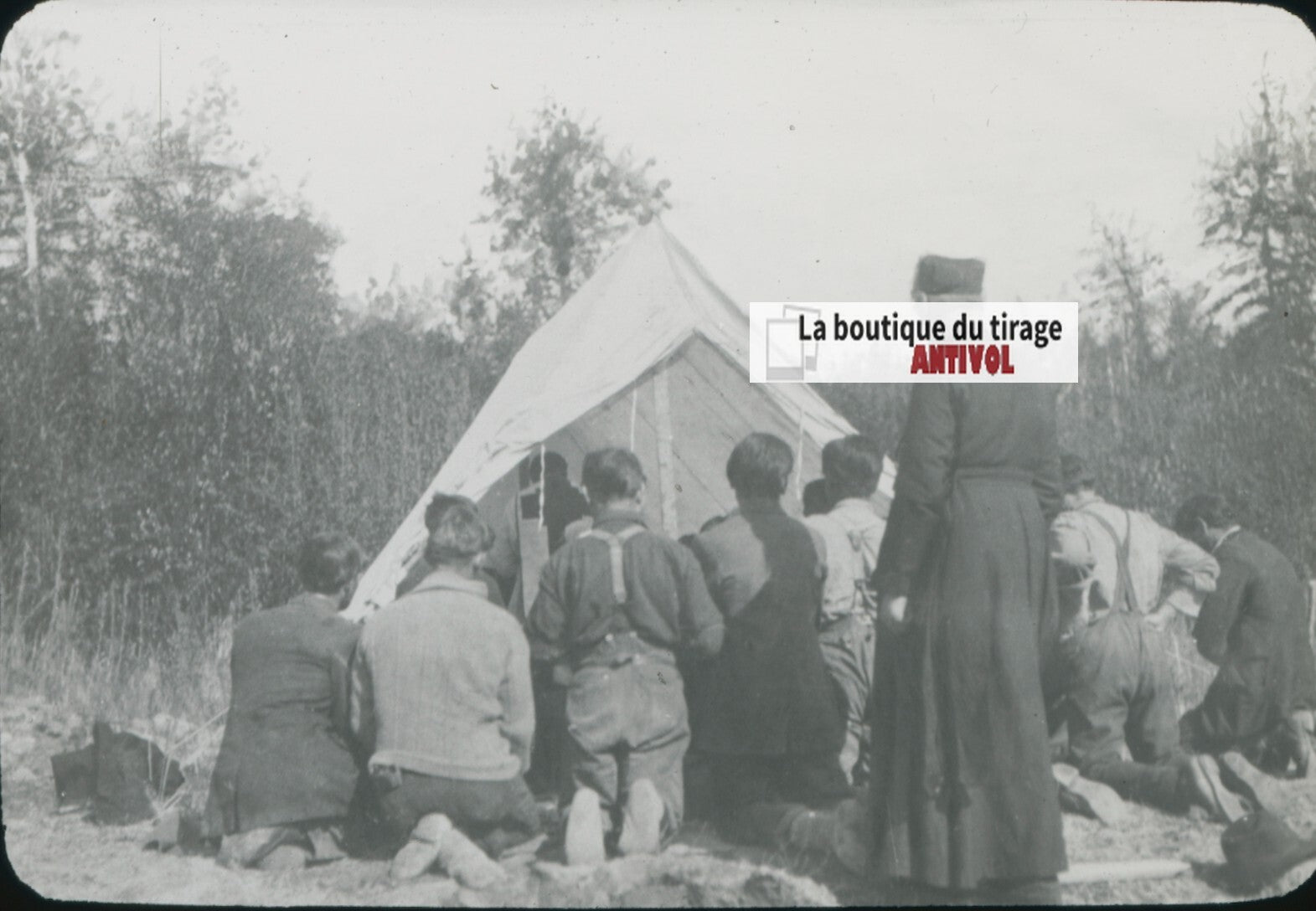 Messe sous la tente, photo plaque verre, noir & blanc, positif 8,5x10 cm