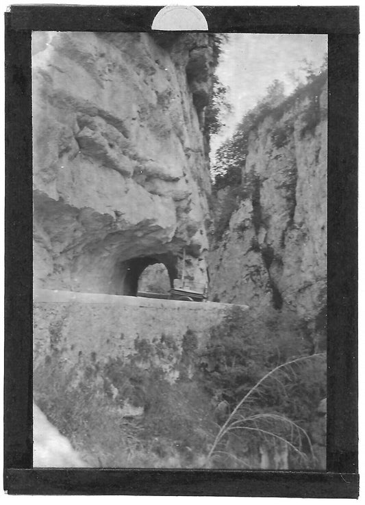 Plaque verre photo ancienne positif noir et blanc 6x9 cm Vercors route voiture