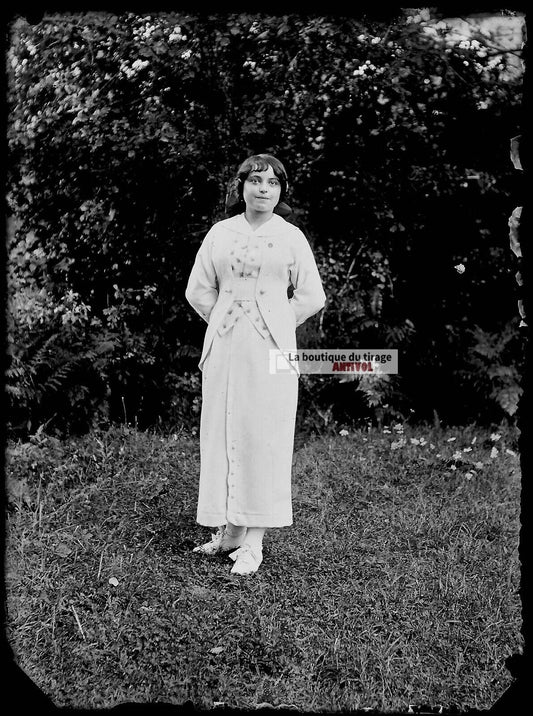 Plaque verre photo ancienne négatif noir et blanc 9x12 cm femme robe élégante 