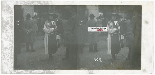Scène de vie, Longchamp, Paris, plaque verre stéréoscopique, positif 8,5x17 cm