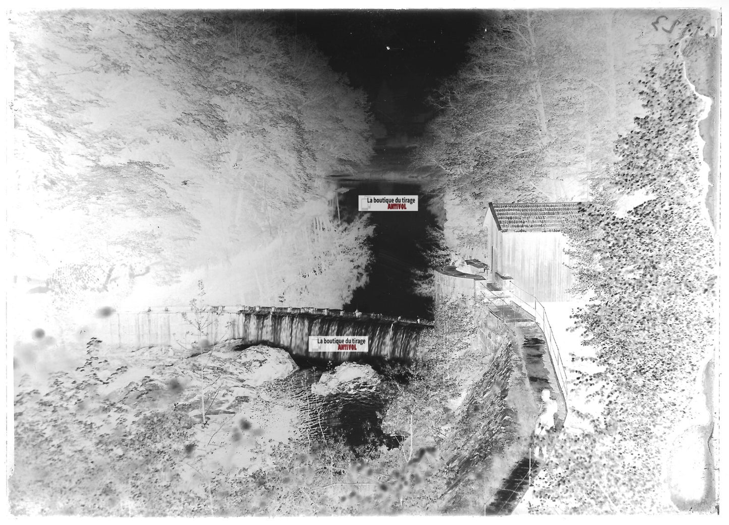 Plaque verre photo ancienne négatif noir et blanc 13x18 cm Vagney eau pêcheur