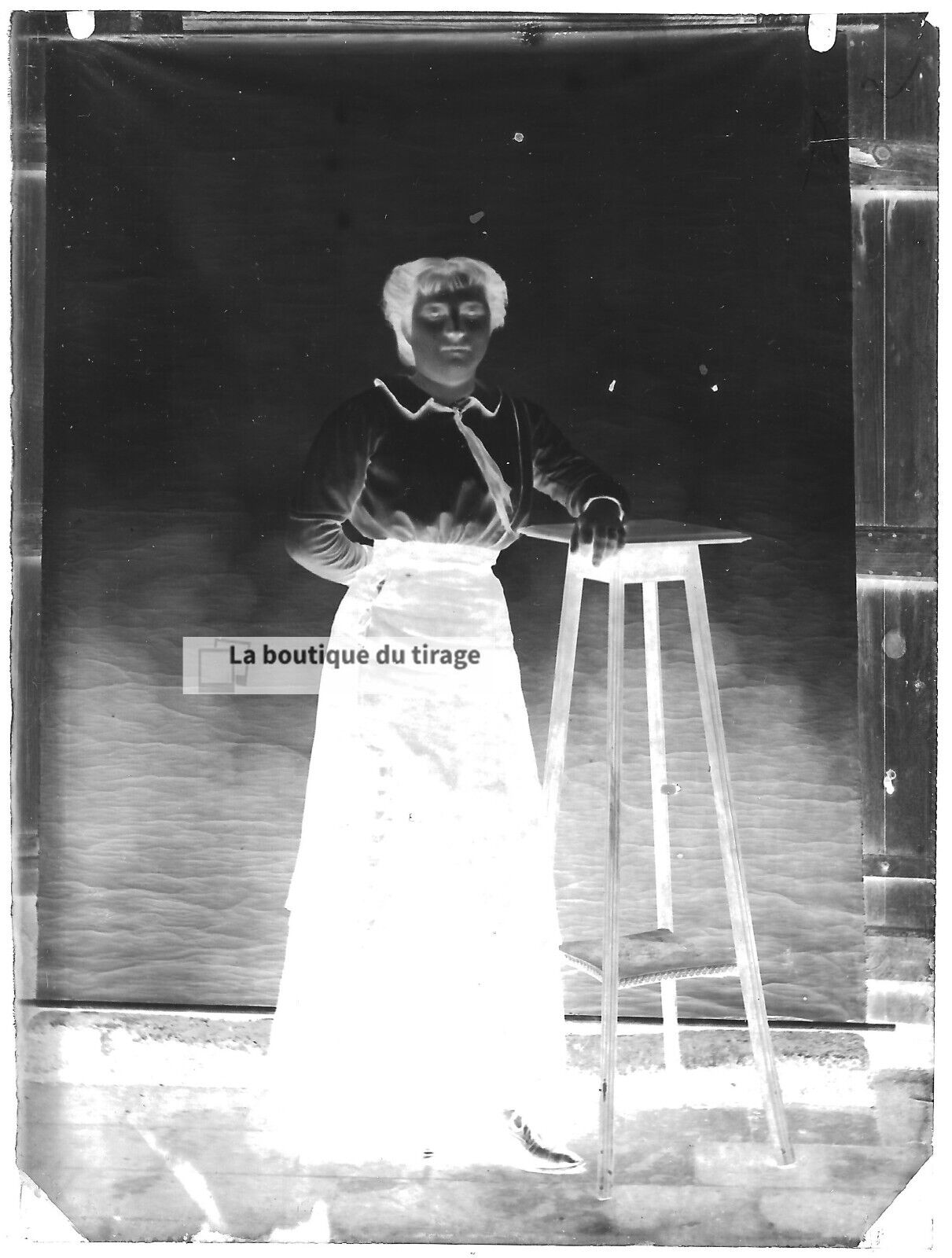 Plaque verre photo ancienne négatif noir et blanc 9x12 cm femme robe France 