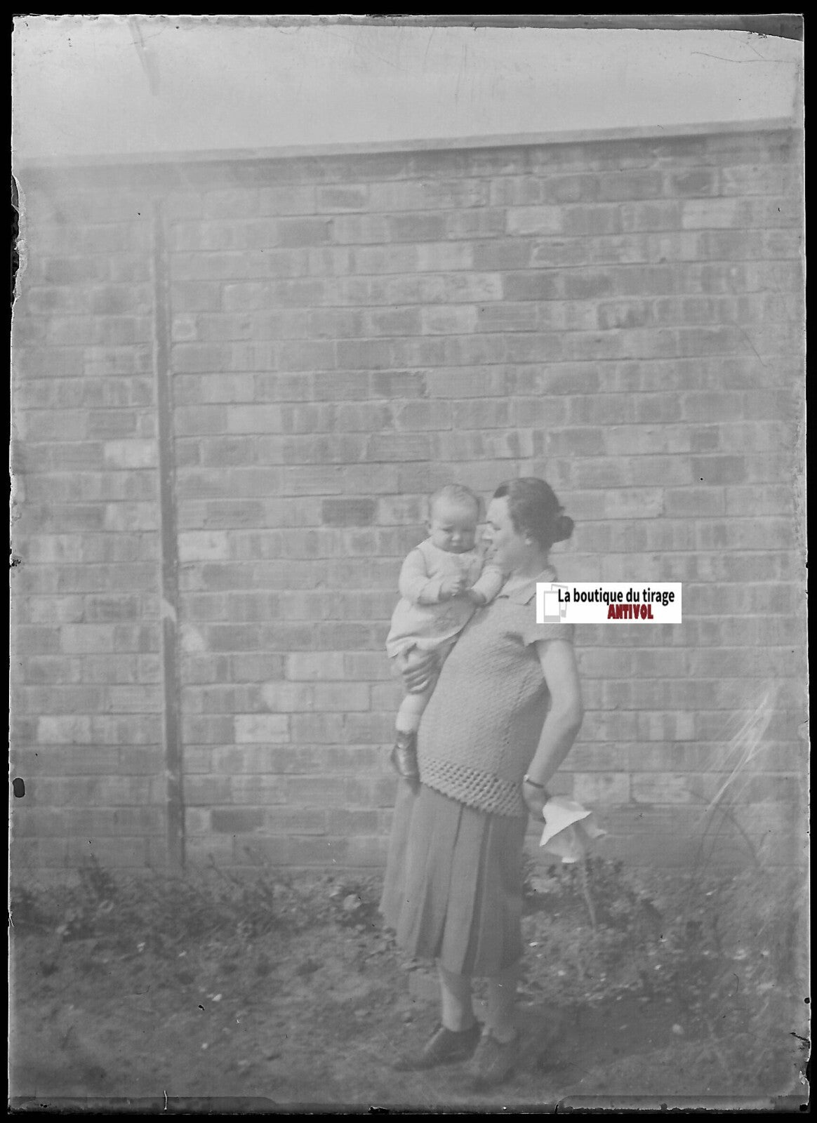 Bébé, femme, France, Plaque verre photo, négatif ancien noir & blanc 6x9 cm