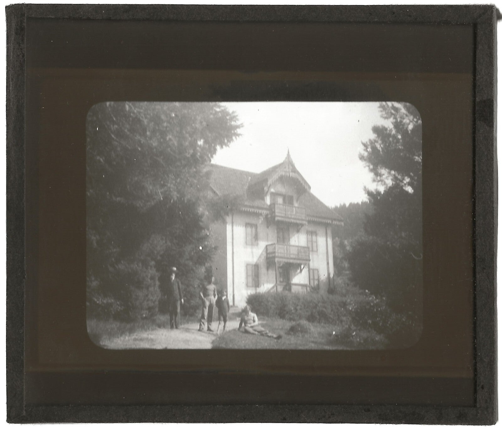 Maison de campagne, personnages, photo plaque de verre, positif 8,5x10 cm