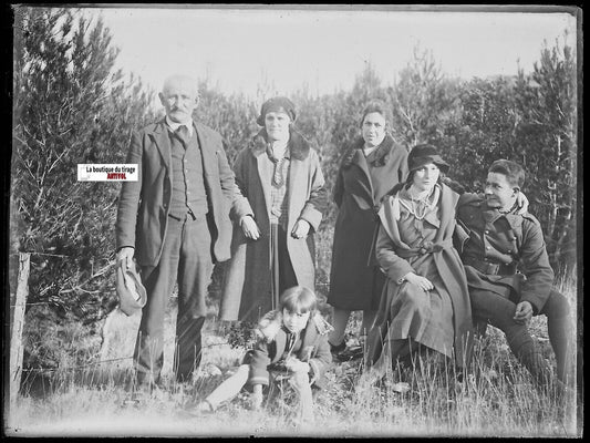 Famille, promenade, Plaque verre photo ancienne, négatif noir & blanc 9x12 cm