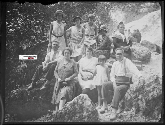 Famille, promenade, Plaque verre photo ancienne, négatif noir & blanc 9x12 cm