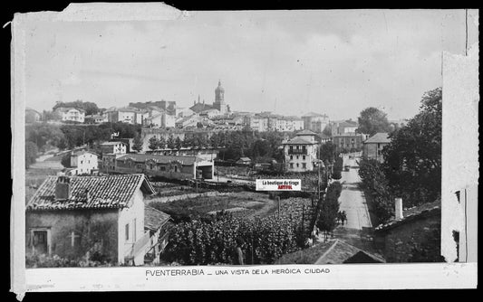 Plaque verre photo négatif noir & blanc 9x14 cm, Fuenterrabia, voitures, village