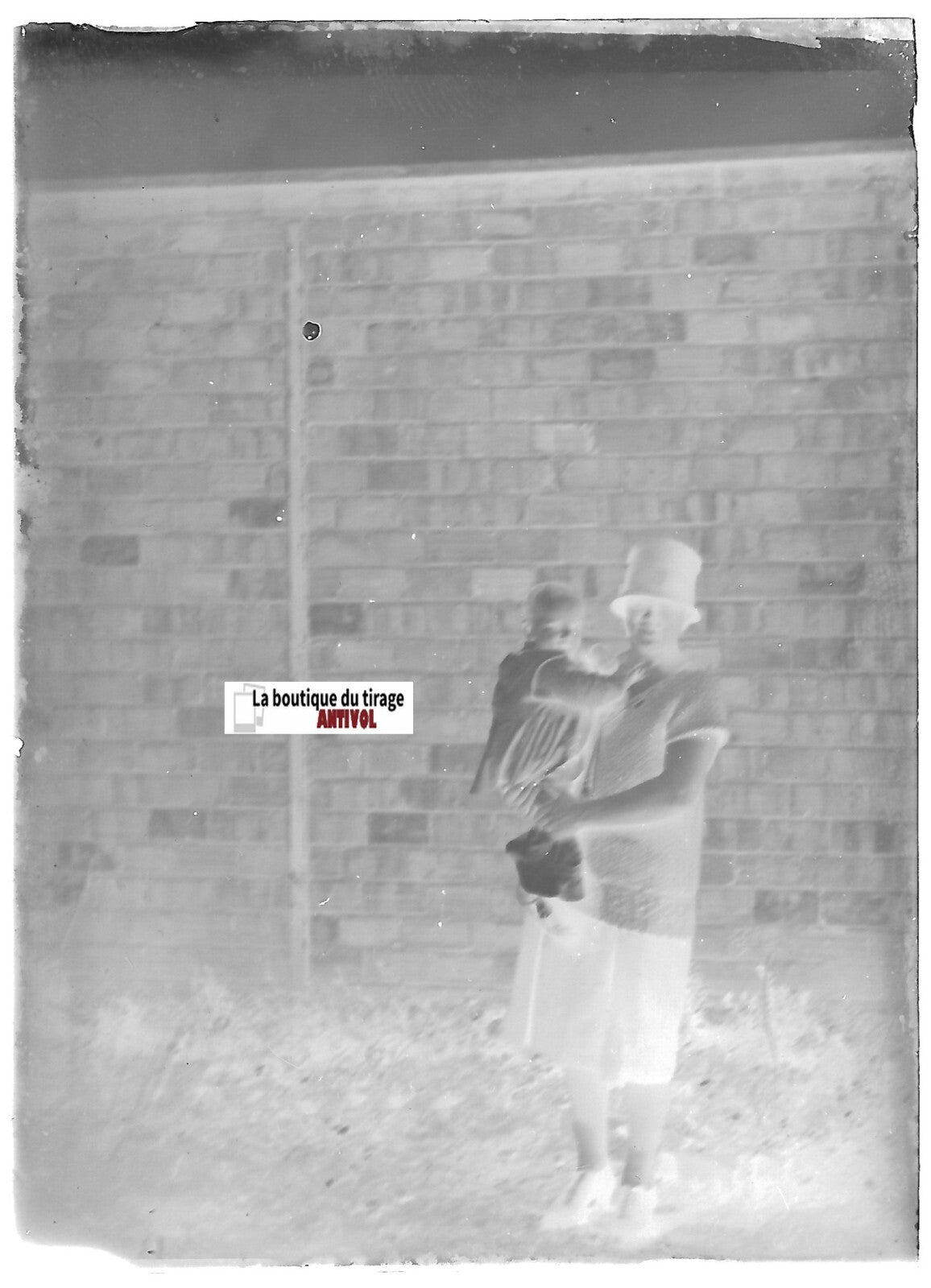 Bébé, femme, France, Plaque verre photo, négatif ancien noir & blanc 6x9 cm