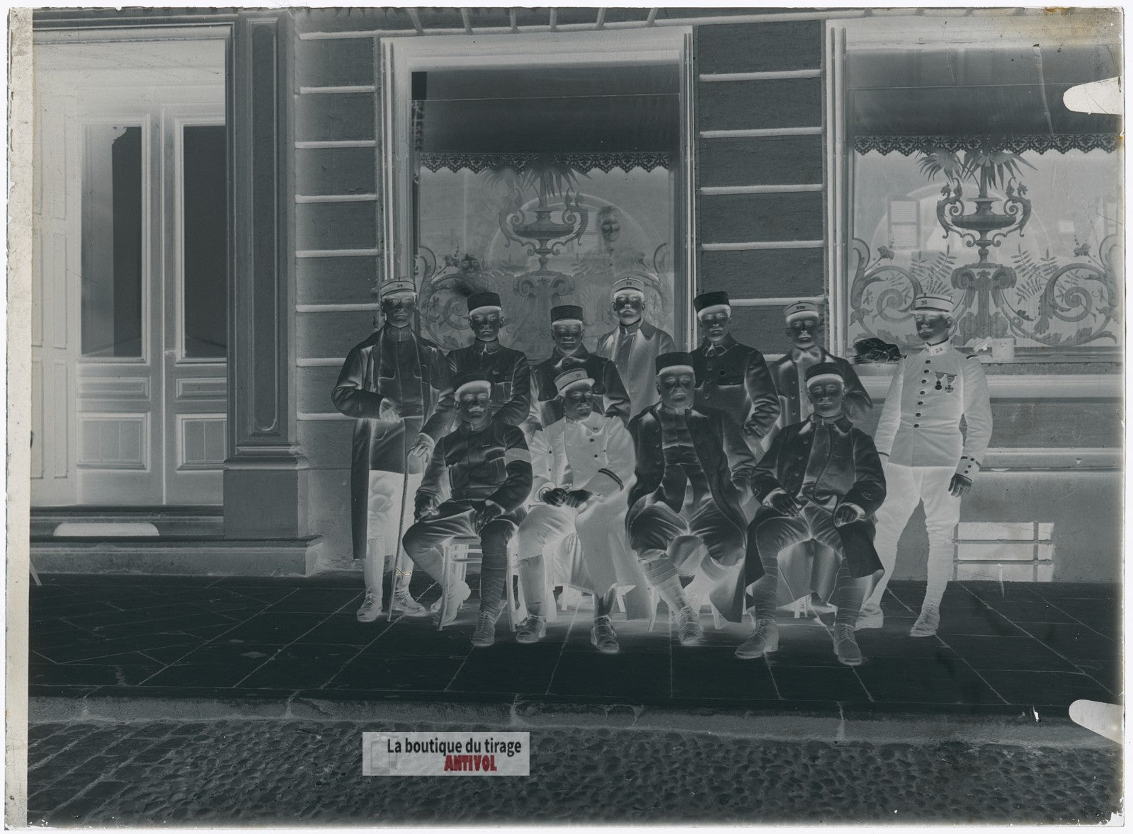 Officiers devant un café, Nancy, plaque verre, photo ancienne, négatif 9x12 cm
