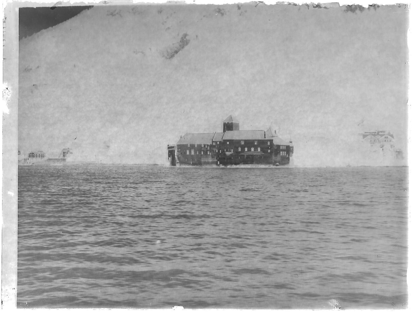 Plaque verre photo ancienne noir et blanc négatif 9x12 cm Château Chillon Suisse