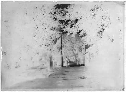 Plaque verre photo négatif noir et blanc 6x9 cm dame enfant pont route France