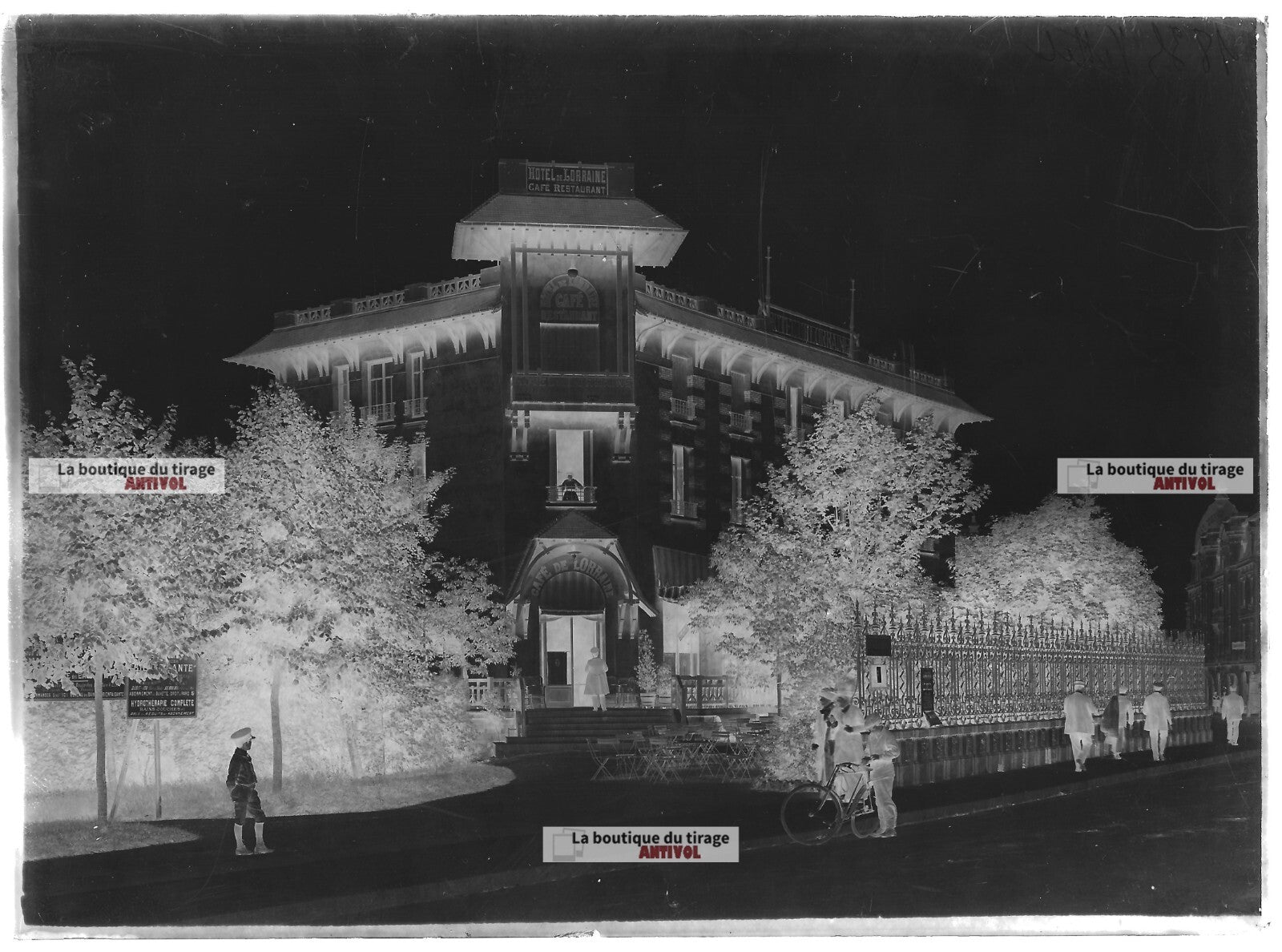 Plaque verre photo ancienne négatif noir et blanc 13x18 cm Vittel café Lorraine