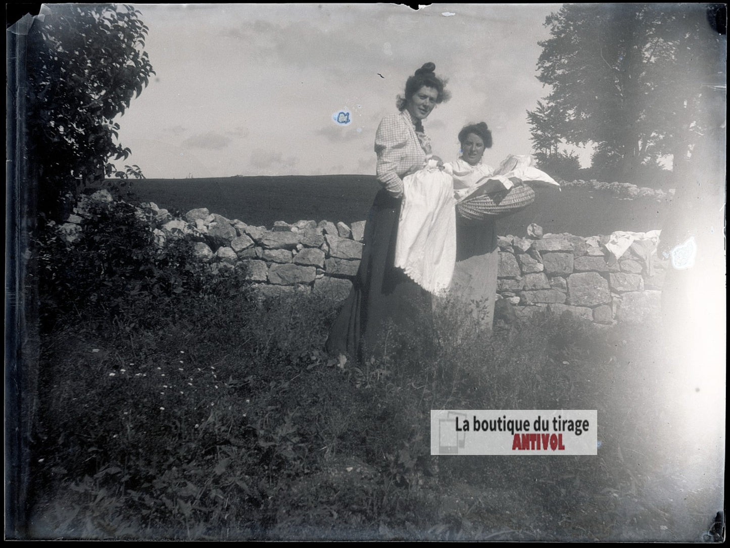 Deux femmes et un nourrisson, plaque verre photo ancienne, négatif 9x12 cm