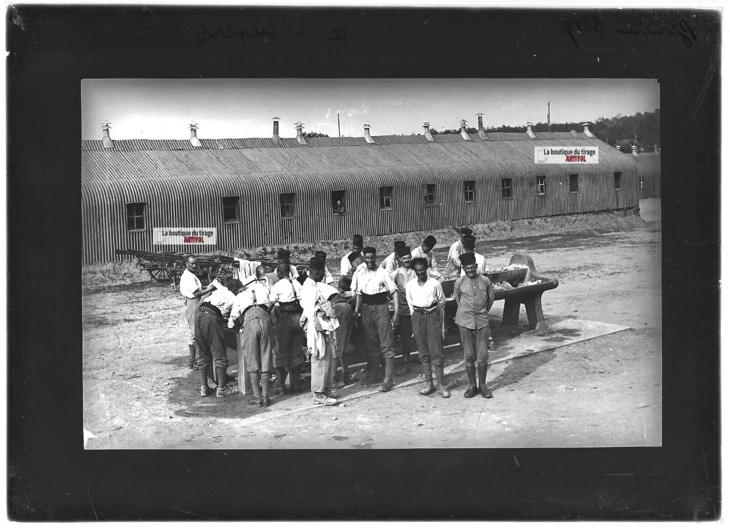 Plaque verre photo ancienne positif noir & blanc 13x18 cm Bitche soldats camp