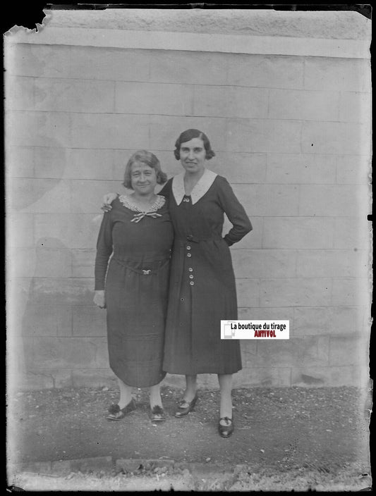 Femmes, robe, Plaque verre photo ancienne, négatif noir & blanc 9x12 cm