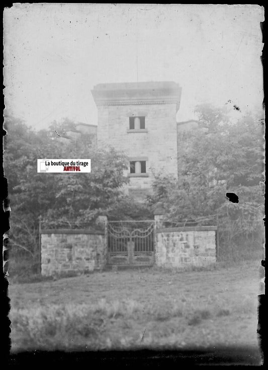 Tour en pierre, Plaque verre photo ancienne, négatif noir & blanc 6x9 cm