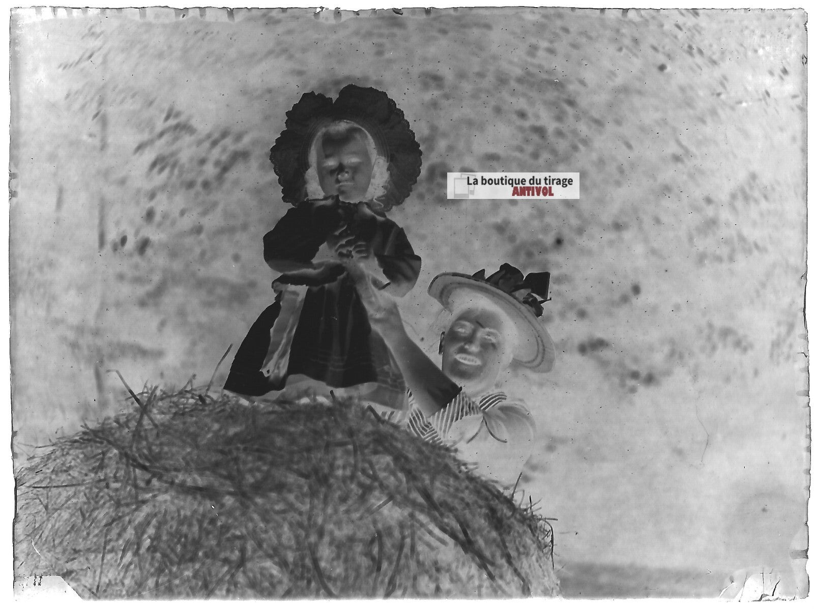 Plaque verre photo ancien négatif noir et blanc 9x12 cm maman filles enfant jeu