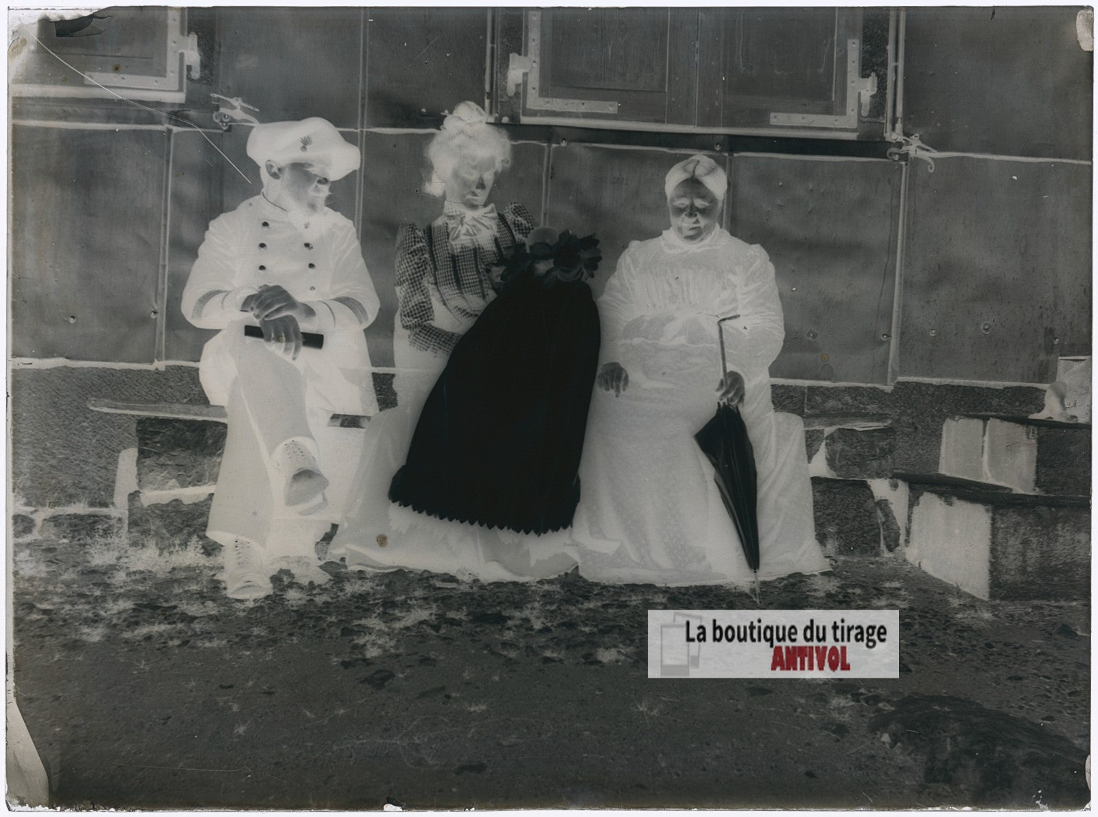 Famille avec nourrisson, militaire, plaque verre photo ancienne, négatif 9x12 cm