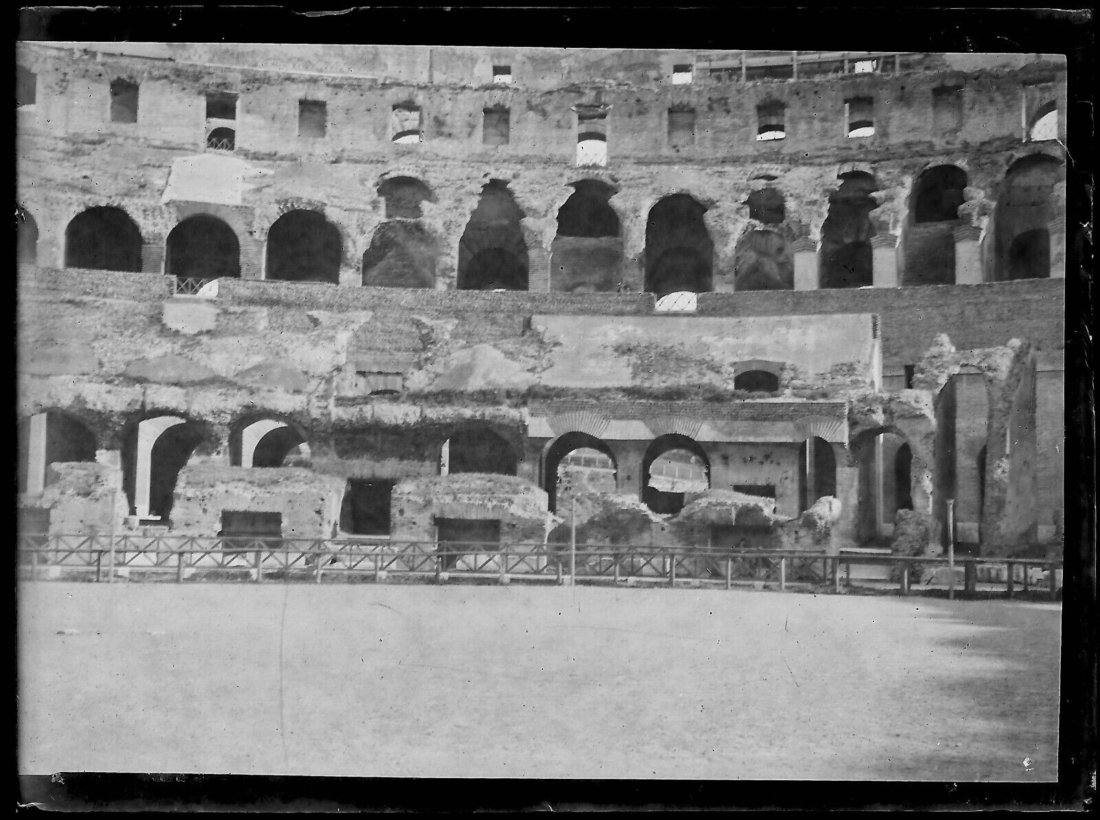 Plaque verre photo ancienne noir et blanc négatif 9x12 cm Rome arène Colisée 