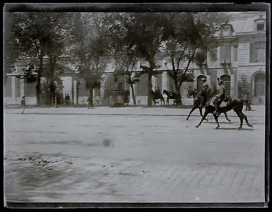 Plaque verre photo ancienne négatif noir et blanc 4x6 cm chevaux garde vintage 