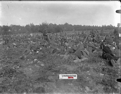 Soldats français au repos, plaque verre, photo ancienne, négatif N&B 9x12 cm