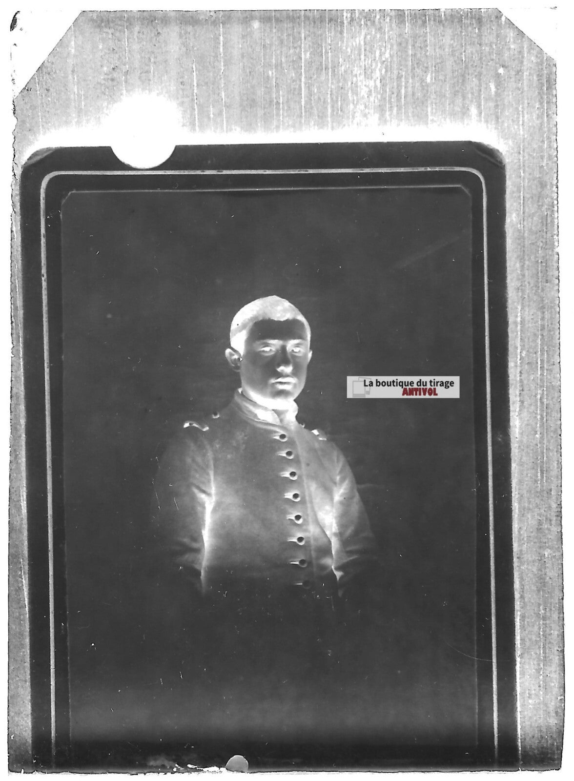 Plaque verre photo ancienne négatif noir et blanc 6x9 cm homme soldat militaire 