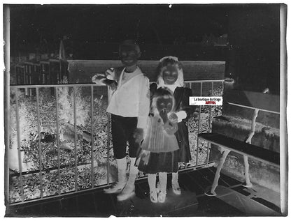 Famille, enfants, Plaque verre photo, négatif ancien noir & blanc 6x8 cm