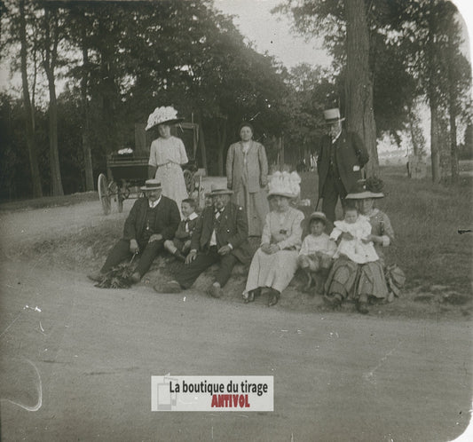 Famille, voiture hippomobile, plaque verre photo ancienne stéréo 6x13 cm