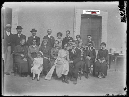Groupe, personnages, plaque verre photo ancienne, négatif noir & blanc 9x12 cm