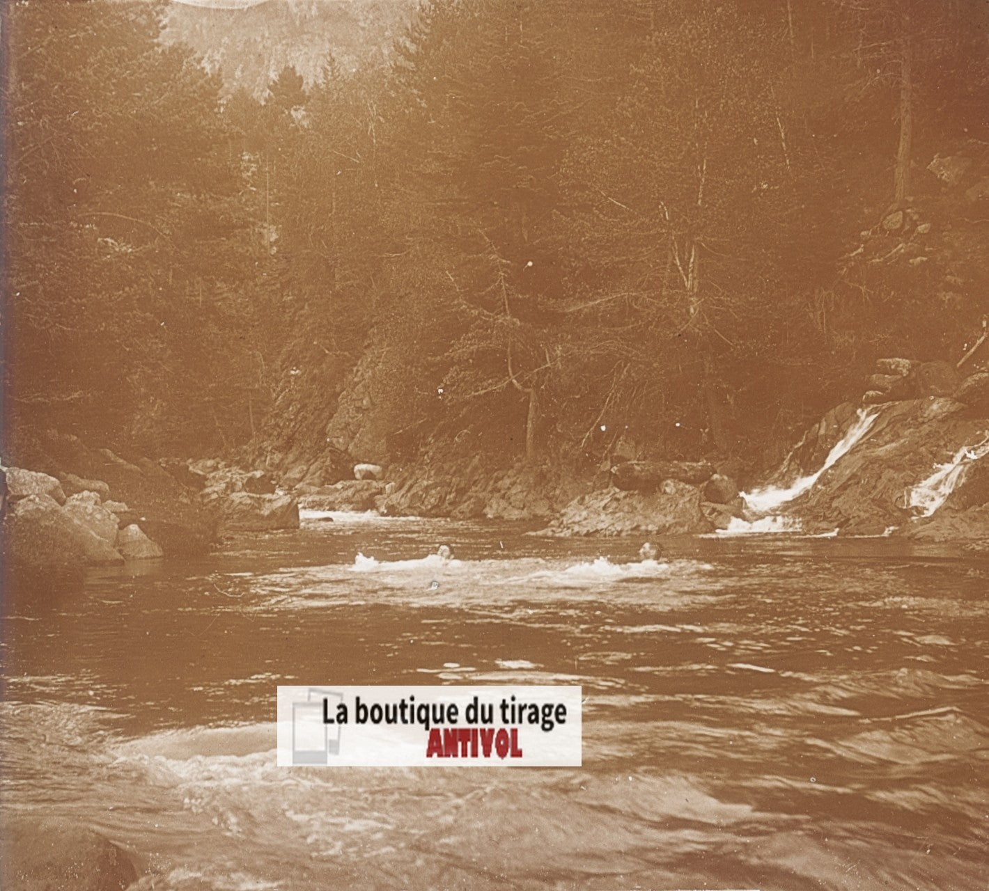 Baignade Rio Cinqueta, plaque verre, photo ancienne stéréo, sépia 6x13 cm
