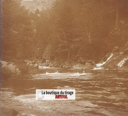 Baignade Rio Cinqueta, plaque verre, photo ancienne stéréo, sépia 6x13 cm