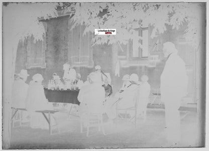 Apéritif, famille, Plaque verre photo ancienne, négatif noir & blanc 6x9 cm