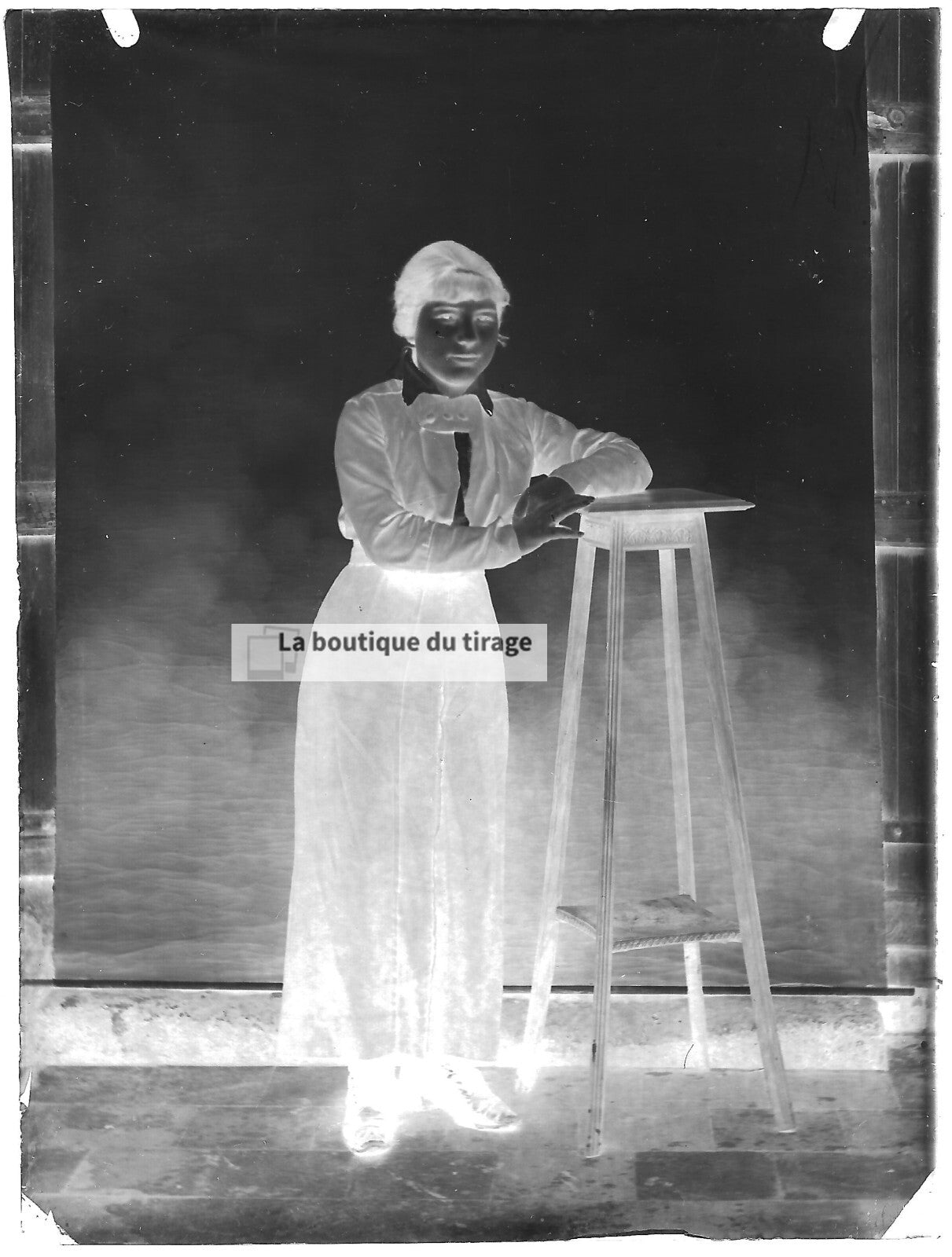 Plaque verre photo ancienne négatif noir et blanc 9x12 cm femme robe France 