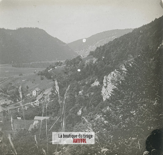 Village et vallée encaissée, plaque verre stéréo, photo ancienne 4,5x10,7 cm