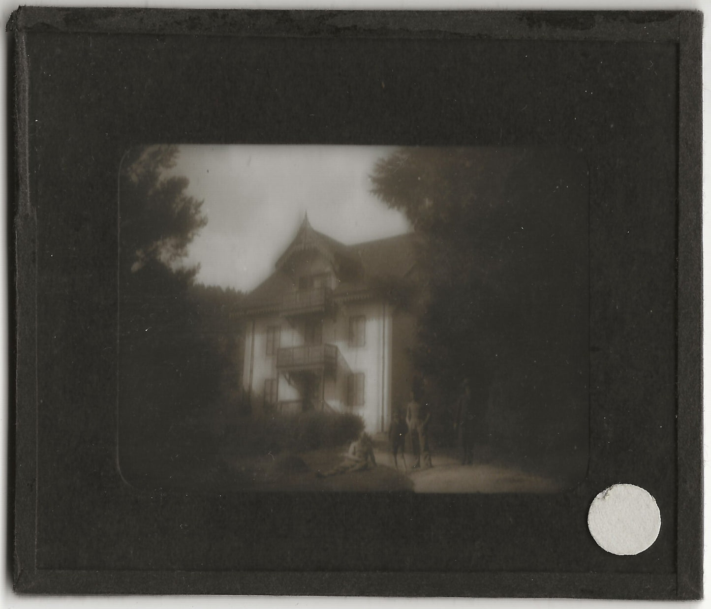 Maison de campagne, personnages, photo plaque de verre, positif 8,5x10 cm