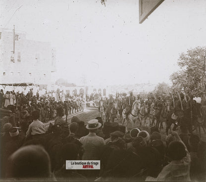Défilé de cavaliers, militaires, plaque de verre, photo ancienne stéréo 6x13 cm