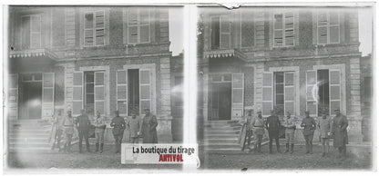 Officiers français, bâtiment WW1, plaque verre photo ancienne stéréo 6x13 cm