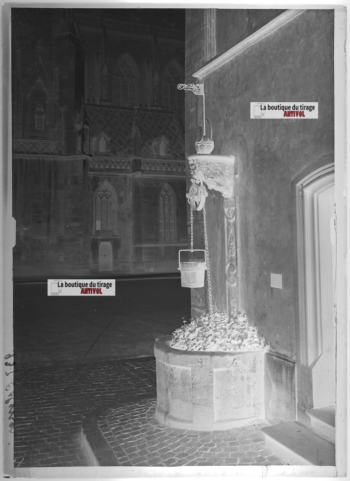 Plaque verre photo ancienne négatif noir et blanc 13x18 cm Colmar, puits église