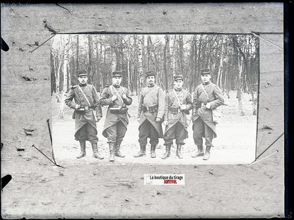 Jeunes soldats en manœuvre, plaque verre, photo ancienne, négatif N&B 9x12 cm