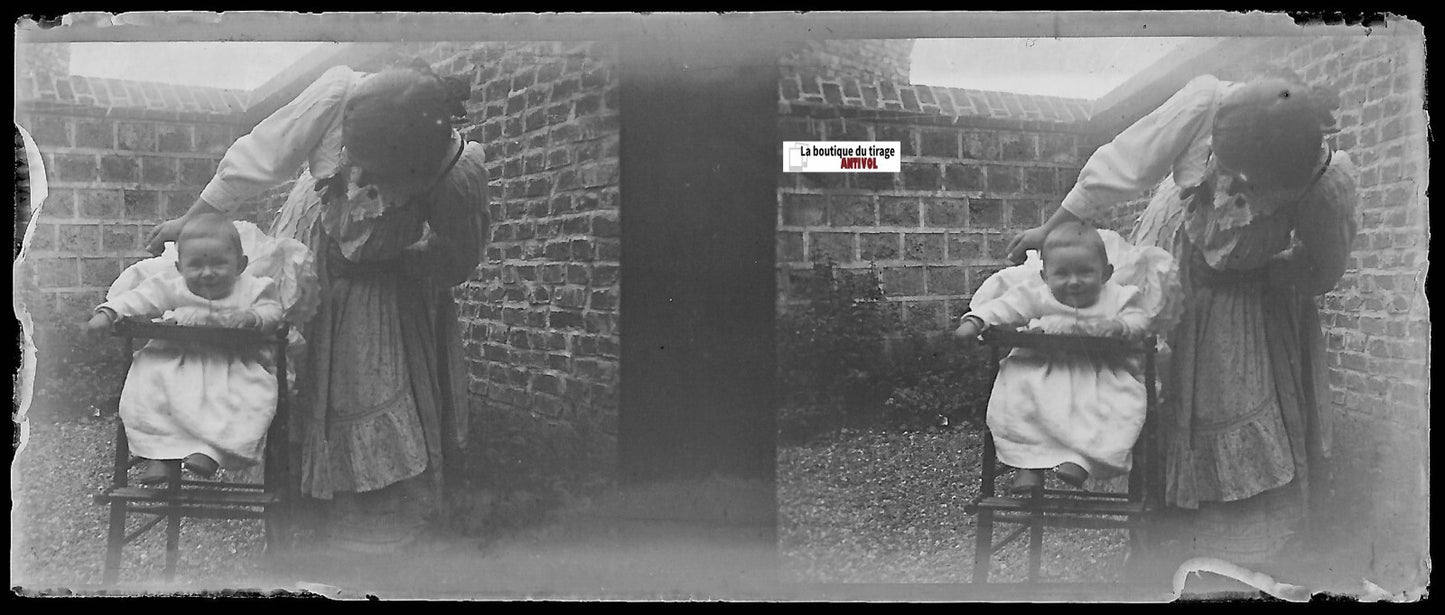 Bébé, Plaque verre photo stéréoscopique, négatif noir & blanc 4,5x10,7 cm