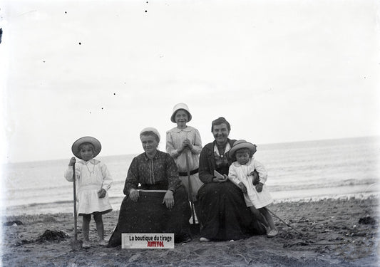 Famille à Berck-sur-Mer, France, plaque verre photo ancienne, négatif 9x12 cm