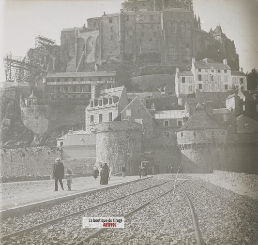 Mont-Saint-Michel, personnages, plaque verre stéréo, photo ancienne 4,5x10,7 cm