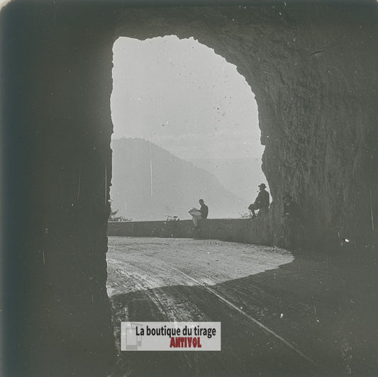 Cyclistes, tunnel, montagne, plaque verre stéréo, photo ancienne 4,5x10,7 cm